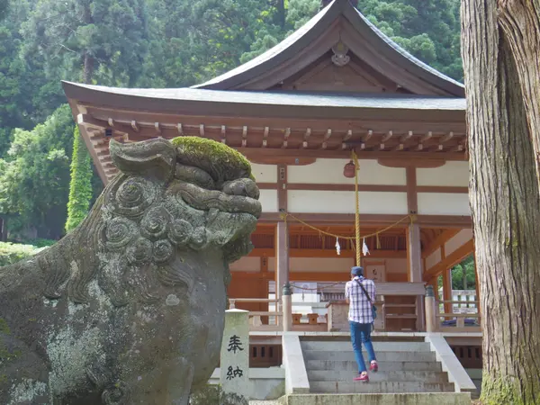 白山宮本殿-2