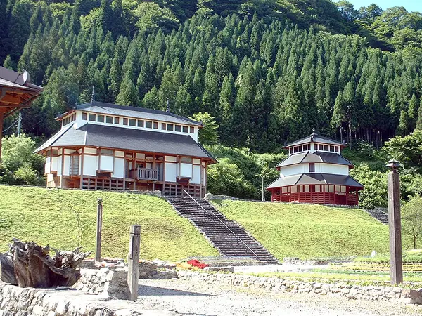 山の頂にある富山のパワースポット瞑想の郷