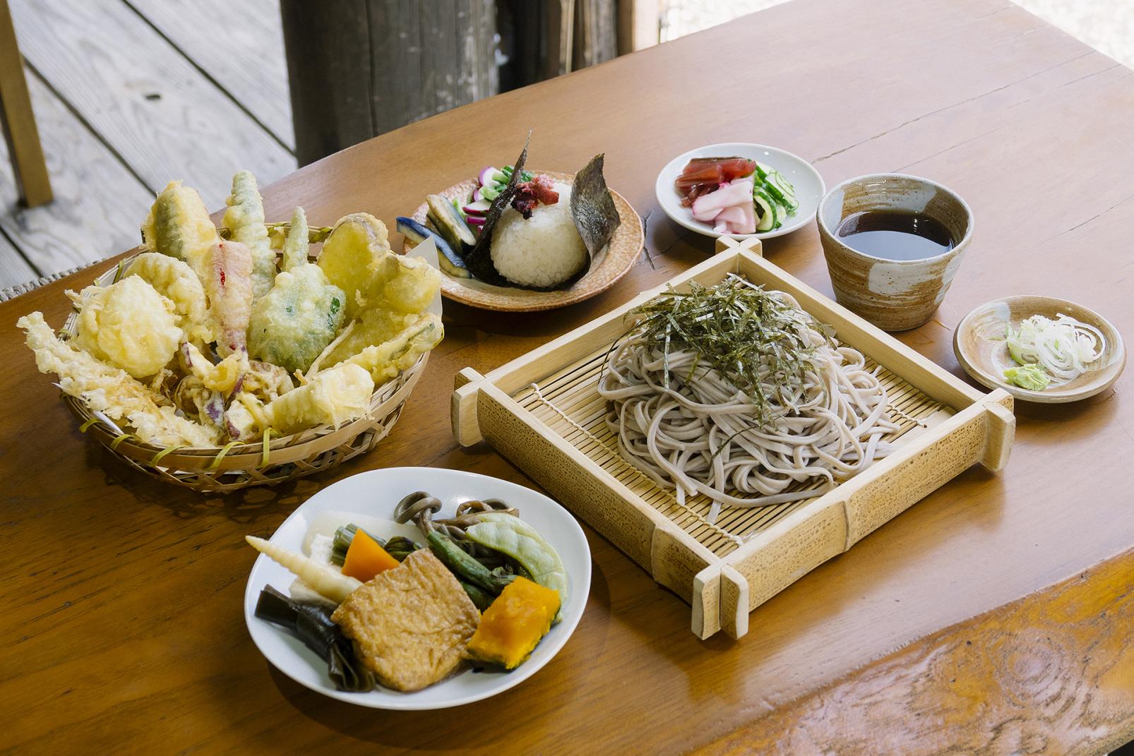 旬を一度に味わえる「まつや定食」