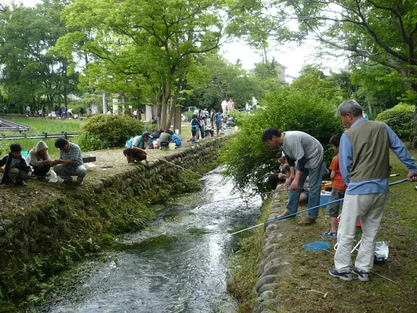 ニジマス釣りと手づかみ大会-2