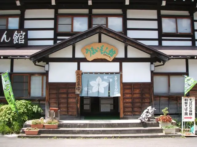 店内では豊富な種類のそば料理が味わえます