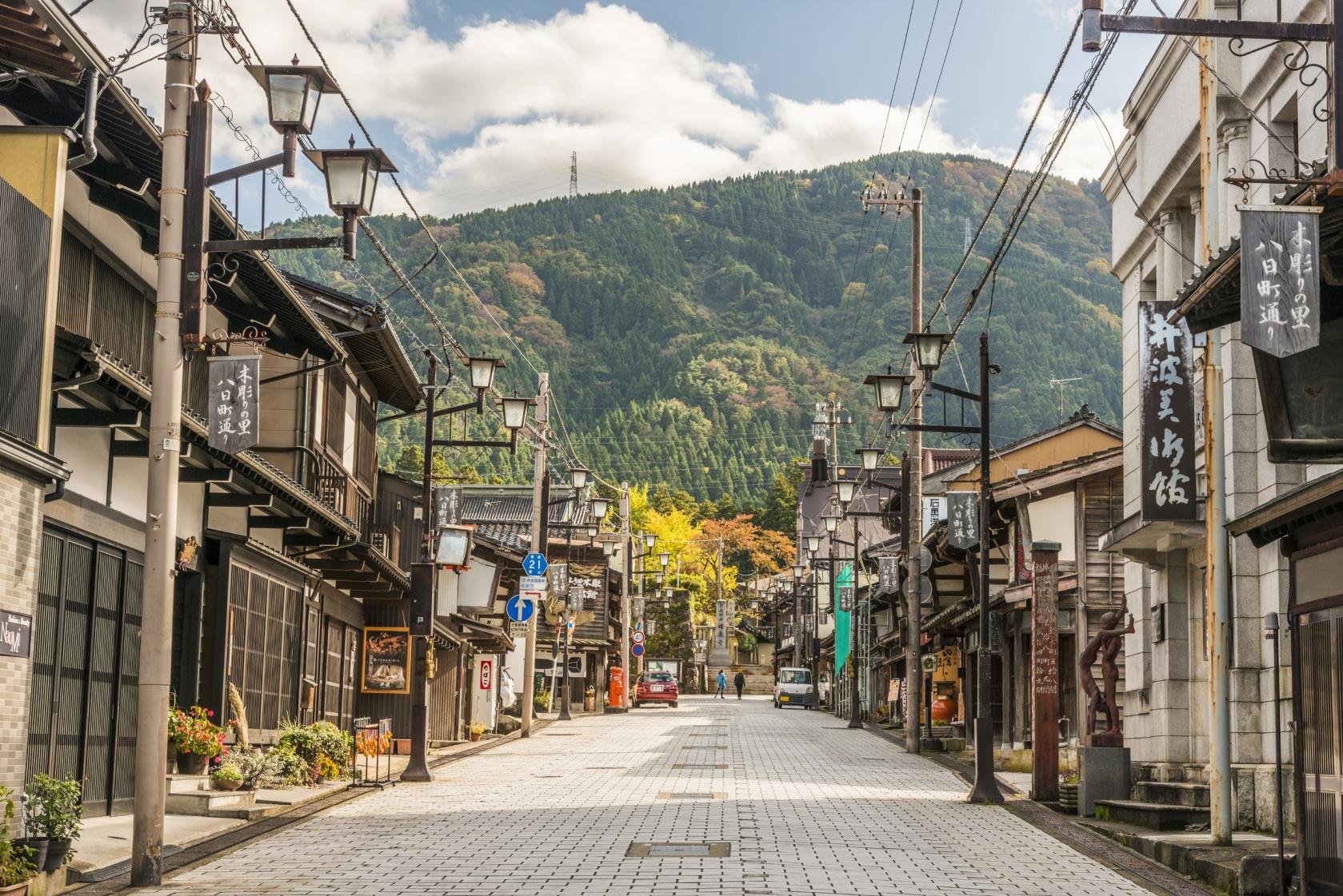 瑞泉寺門前町の町並み（八日町通り）-0