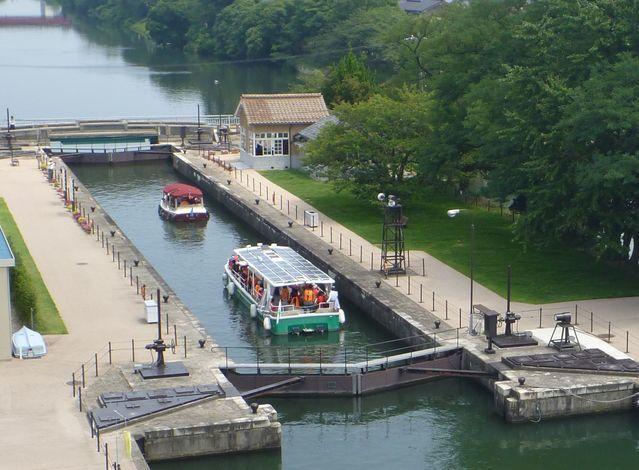 2.5ｍの水位差（国内最大級）パナマ運河方式の閘門
