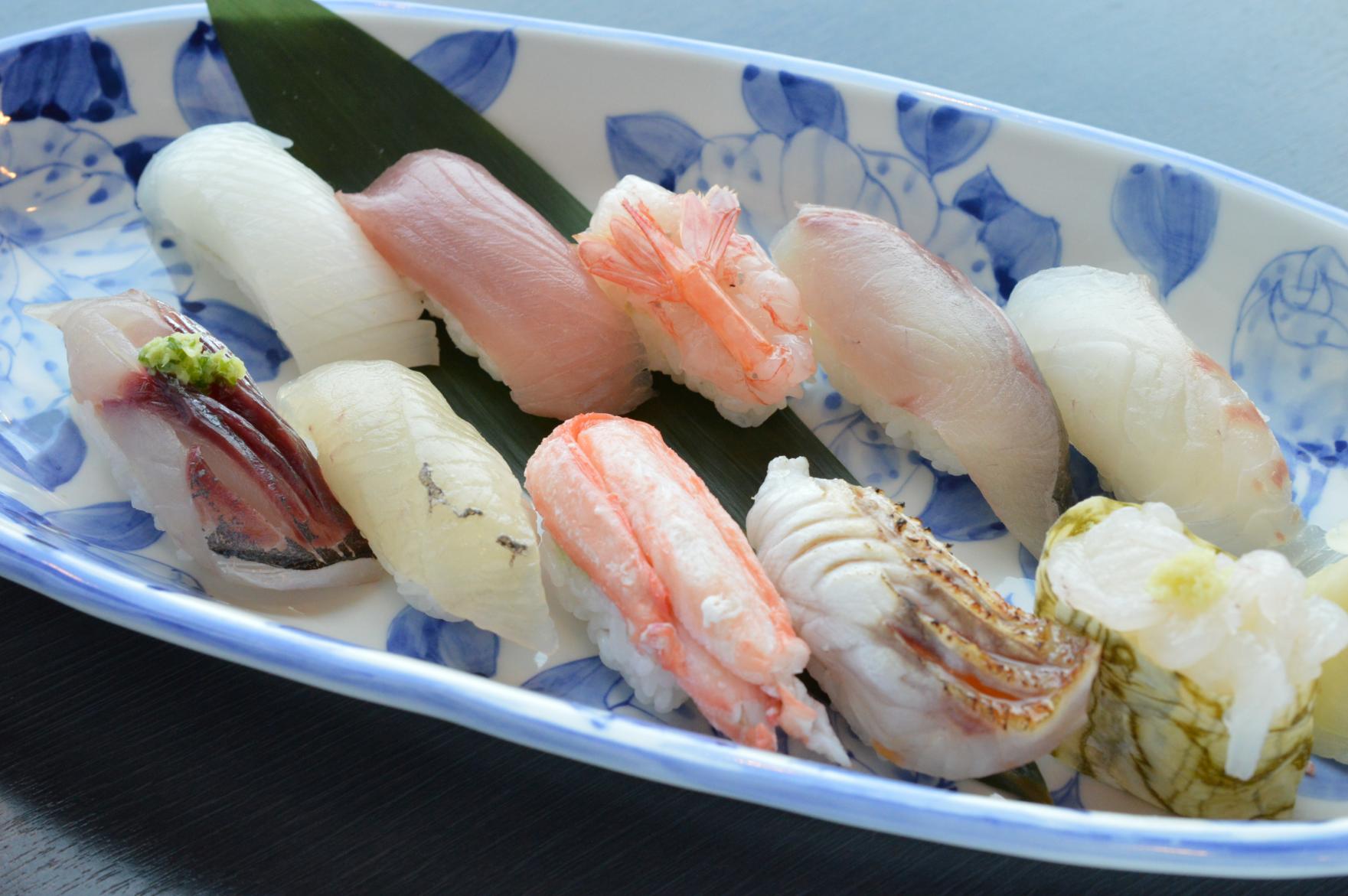 旬の富山湾の味覚が味わえる富山湾鮨。