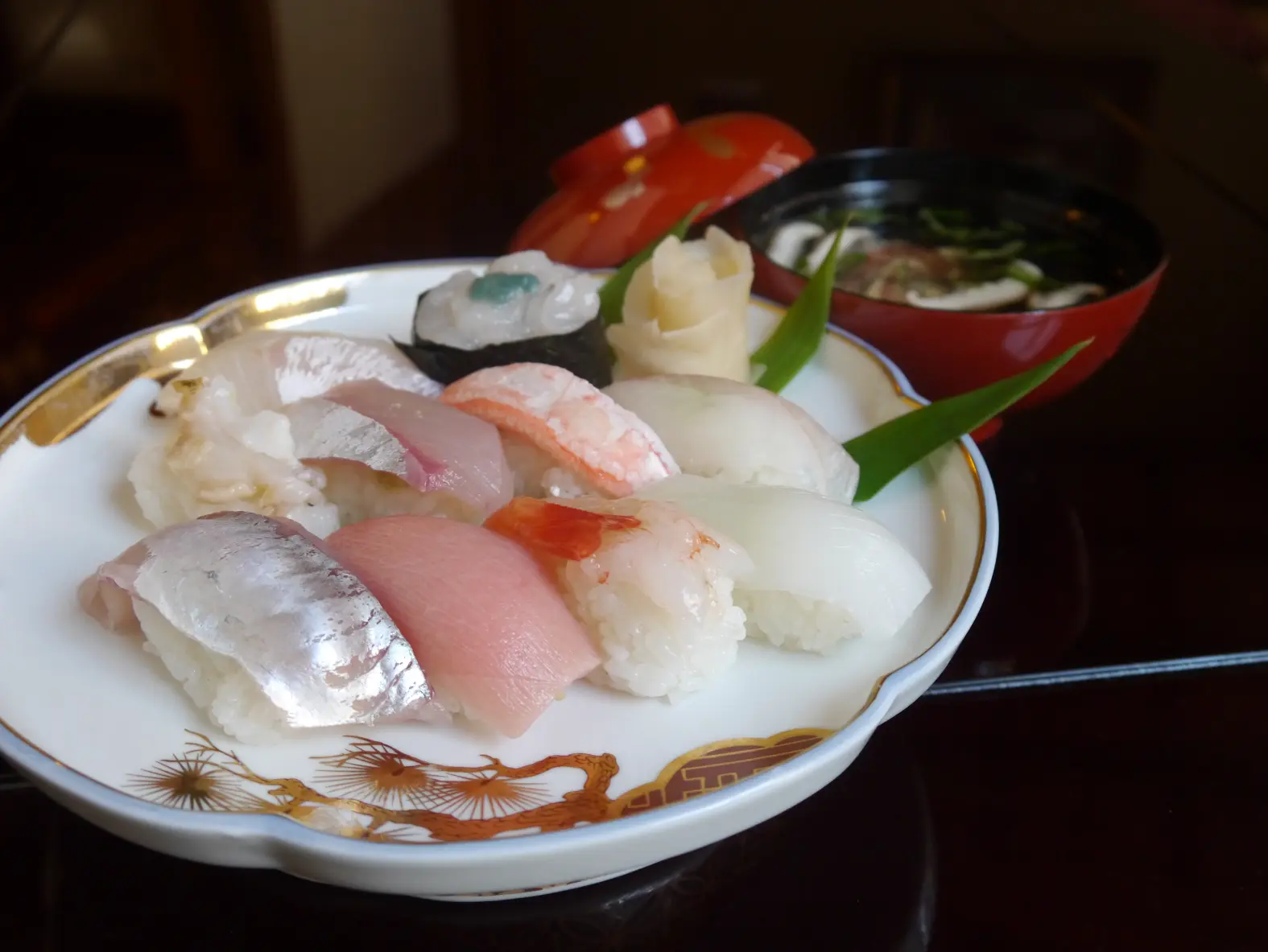 富山湾鮨（3,000円（税込））。
