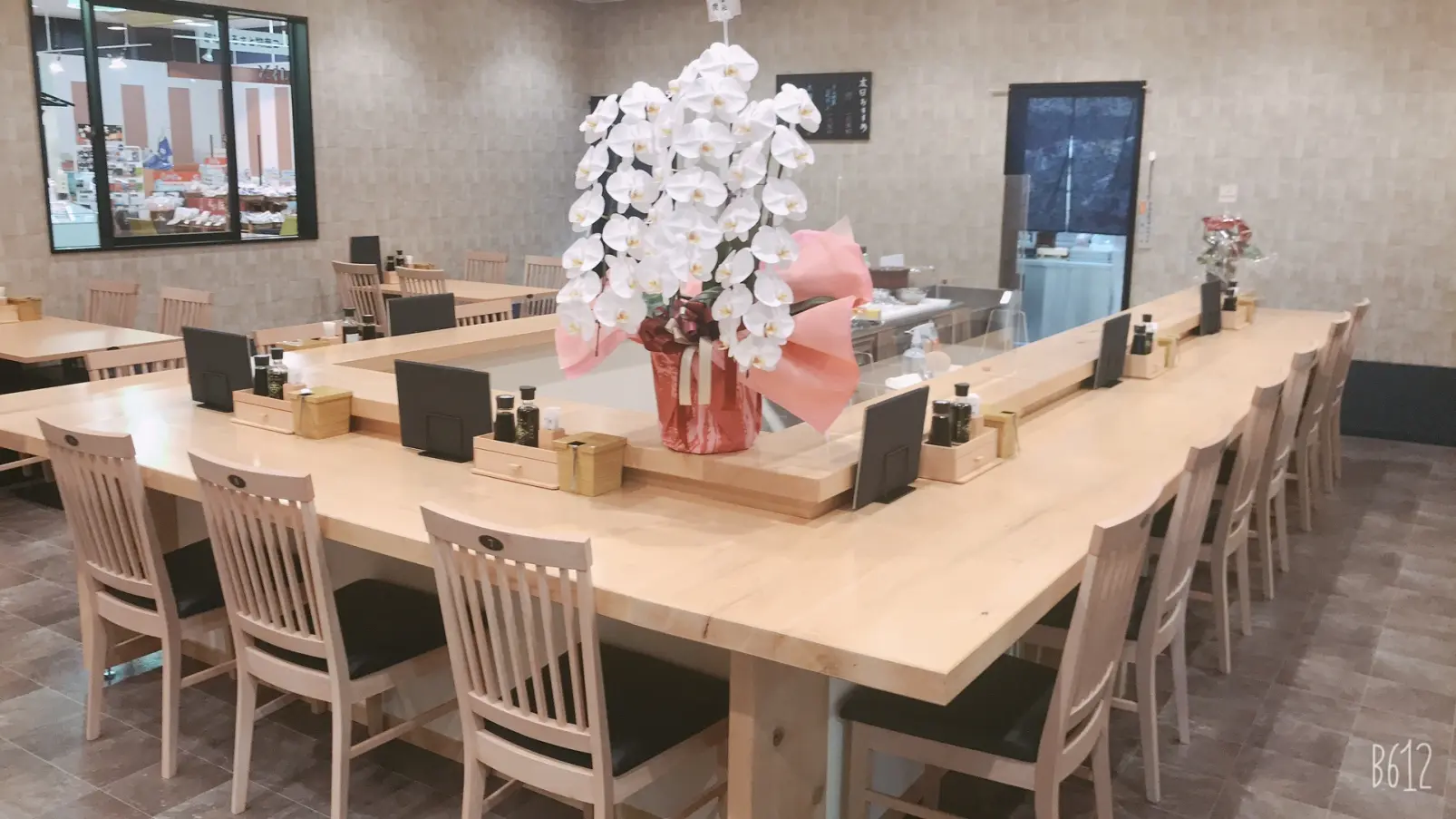 湊寿し（新湊きっときと市場内）-1