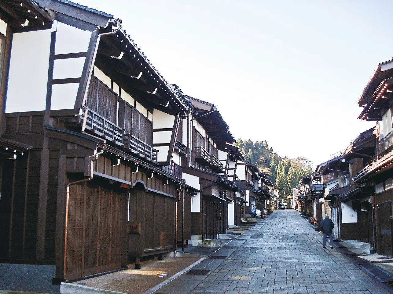 八尾のまちなみ（諏訪町本通り/坂と石垣の町並み）-0