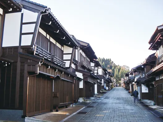 八尾のまちなみ（諏訪町本通り/坂と石垣の町並み）-0
