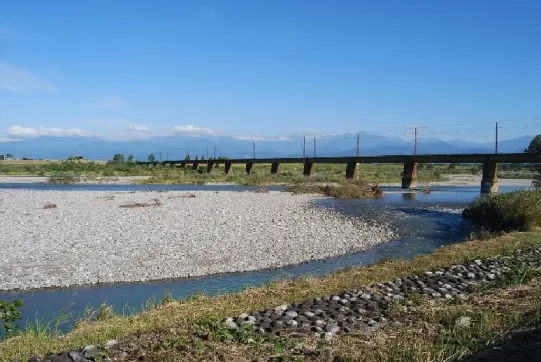 常願寺川橋梁とだいこん電車-1