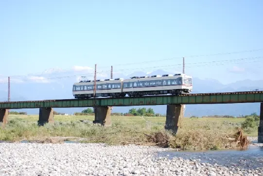 常願寺川橋梁とだいこん電車-9