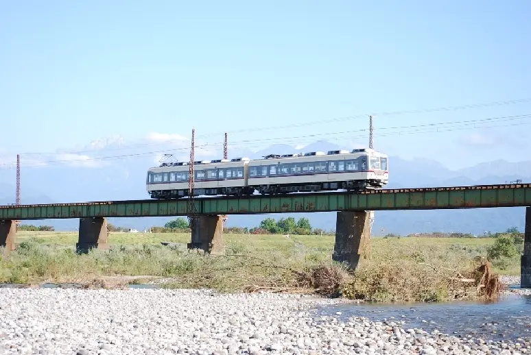 常願寺川橋梁とだいこん電車-9