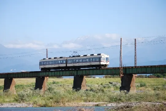 常願寺川橋梁とだいこん電車-0