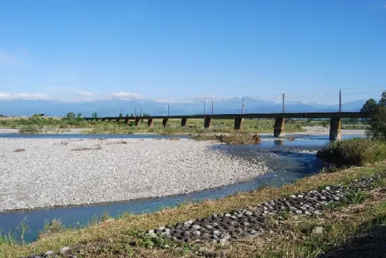 常願寺川橋梁とだいこん電車-3