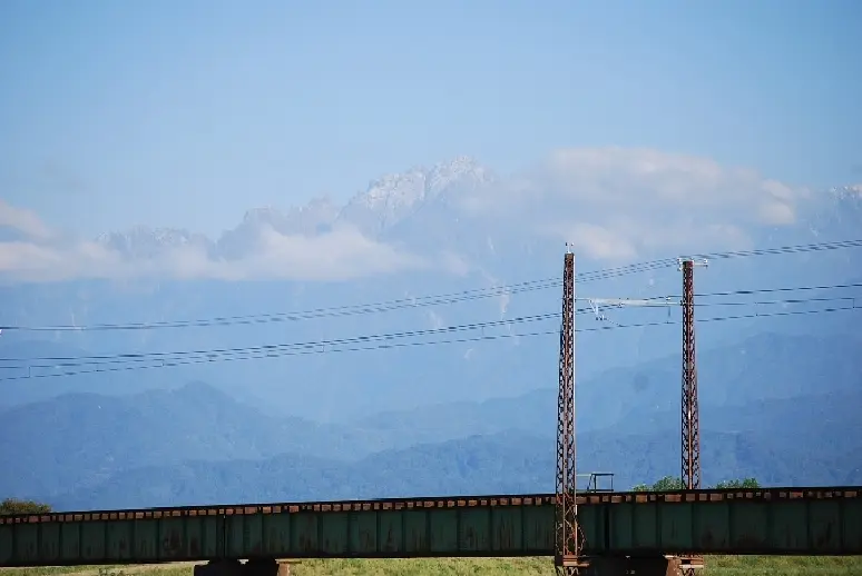 常願寺川橋梁とだいこん電車-4