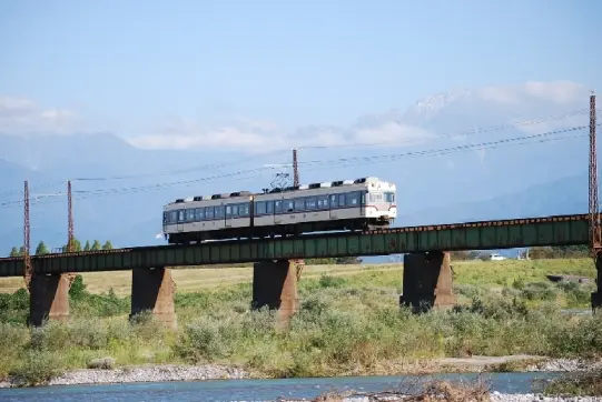 常願寺川橋梁とだいこん電車-5