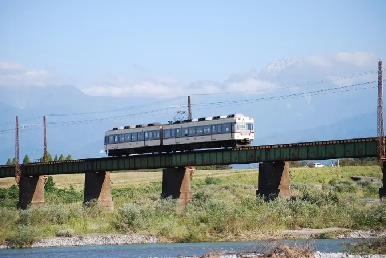常願寺川橋梁とだいこん電車-5