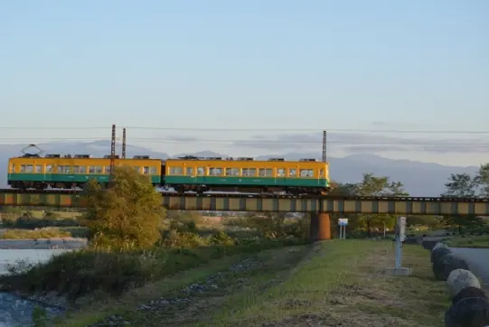 夕日の常願寺川橋梁とかぼちゃ電車-9