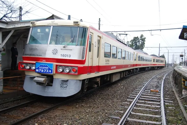 富山地方鉄道「アルプスエキスプレス」 | ロケ地検索 | 富山県
