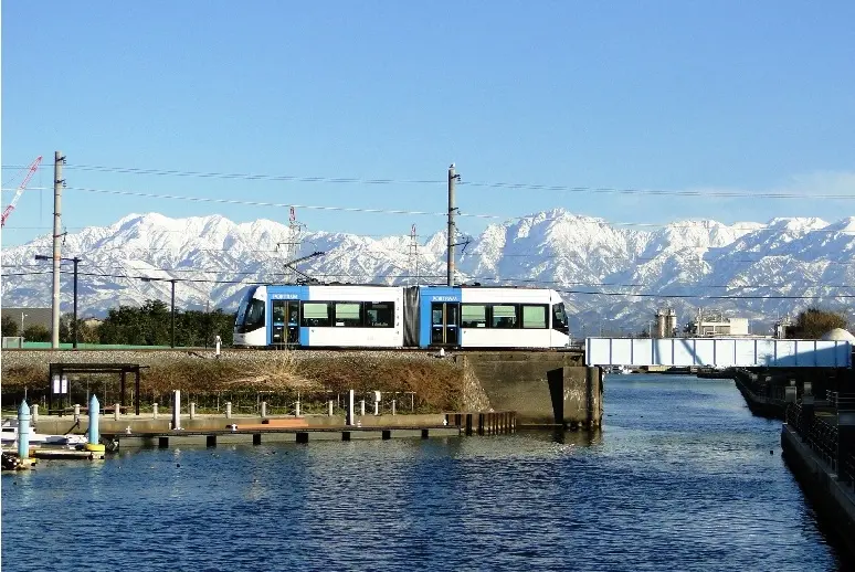 富山地方鉄道「ポートラム」-6