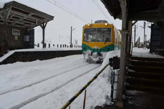西魚津駅-3