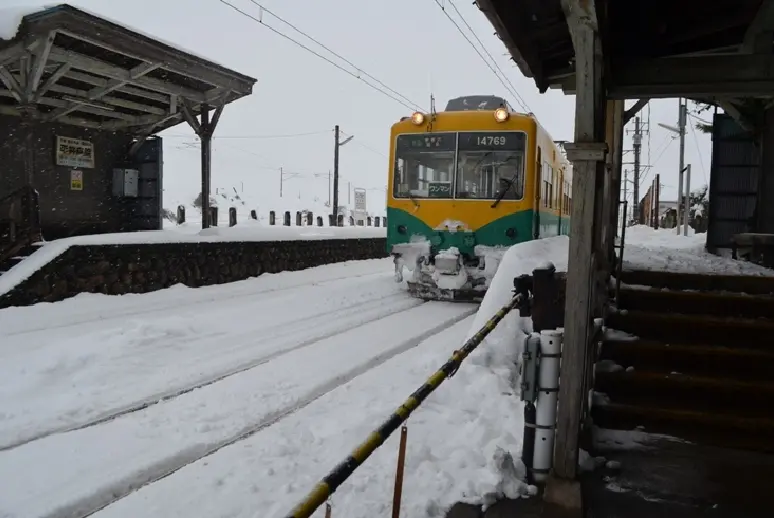 西魚津駅-3