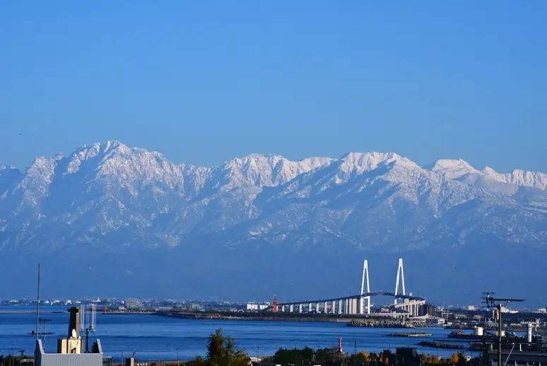 伏木高校の屋上から望む景色-5