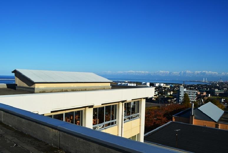 伏木高校の屋上から望む景色-3