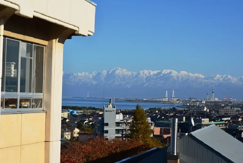 伏木高校の屋上から望む景色-6
