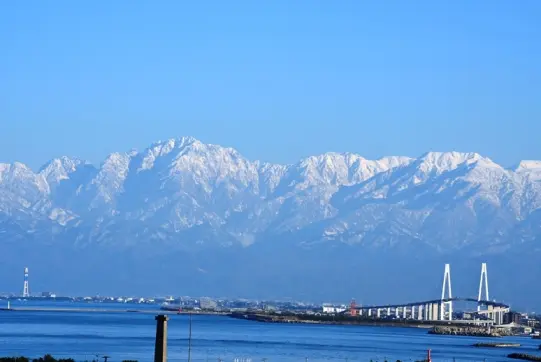 伏木高校の屋上から望む景色-1