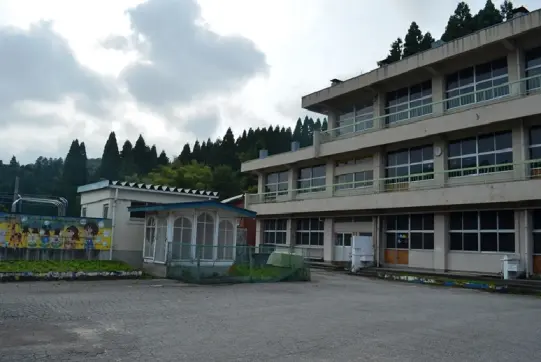 旧女良（めら）小学校-1