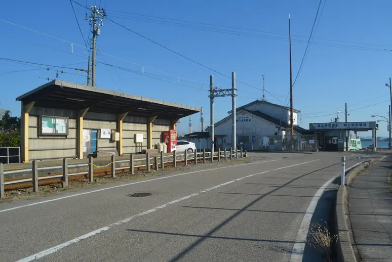 万葉線　越ノ潟駅-4