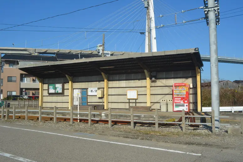万葉線　越ノ潟駅-1
