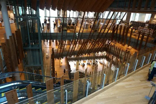 富山市ガラス美術館（TOYAMAキラリ）-3