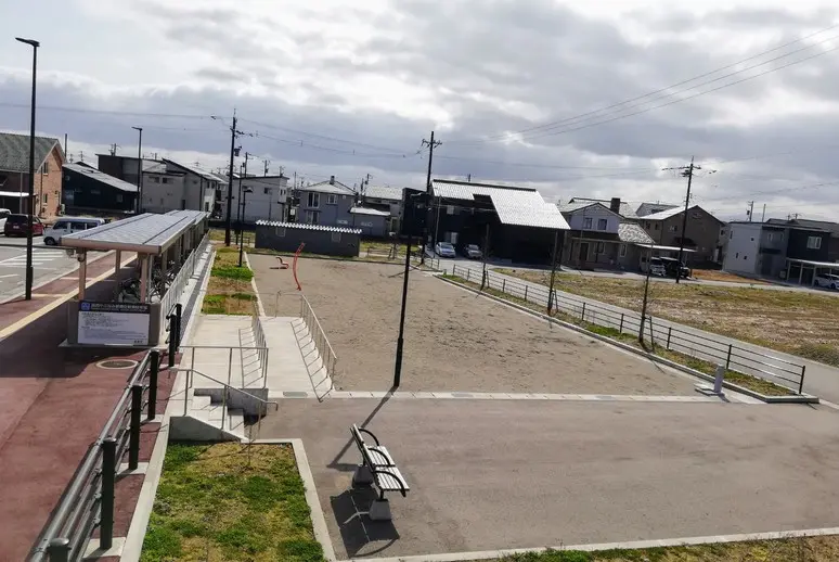 高岡やぶなみ駅-6
