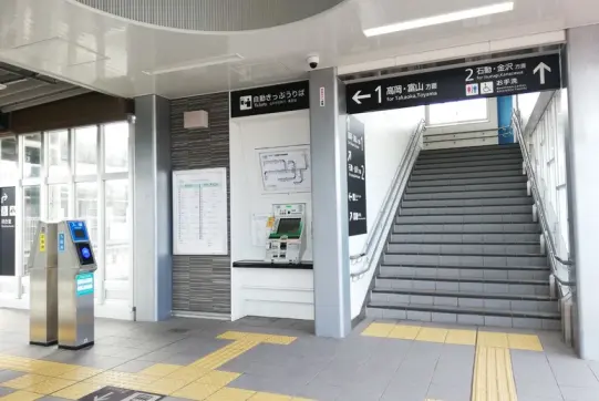 高岡やぶなみ駅-3
