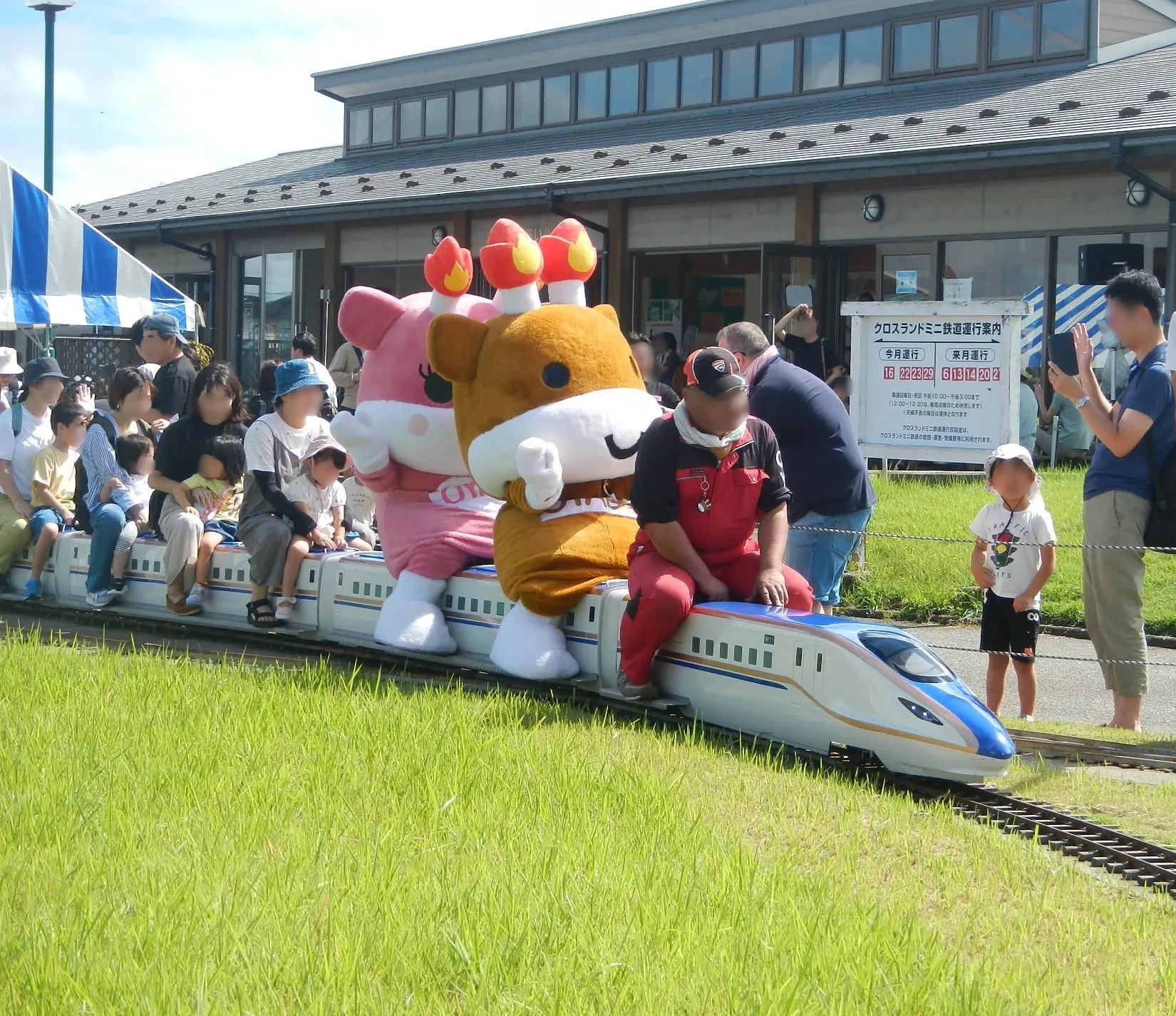 ミニSLの乗車にわくわく♪