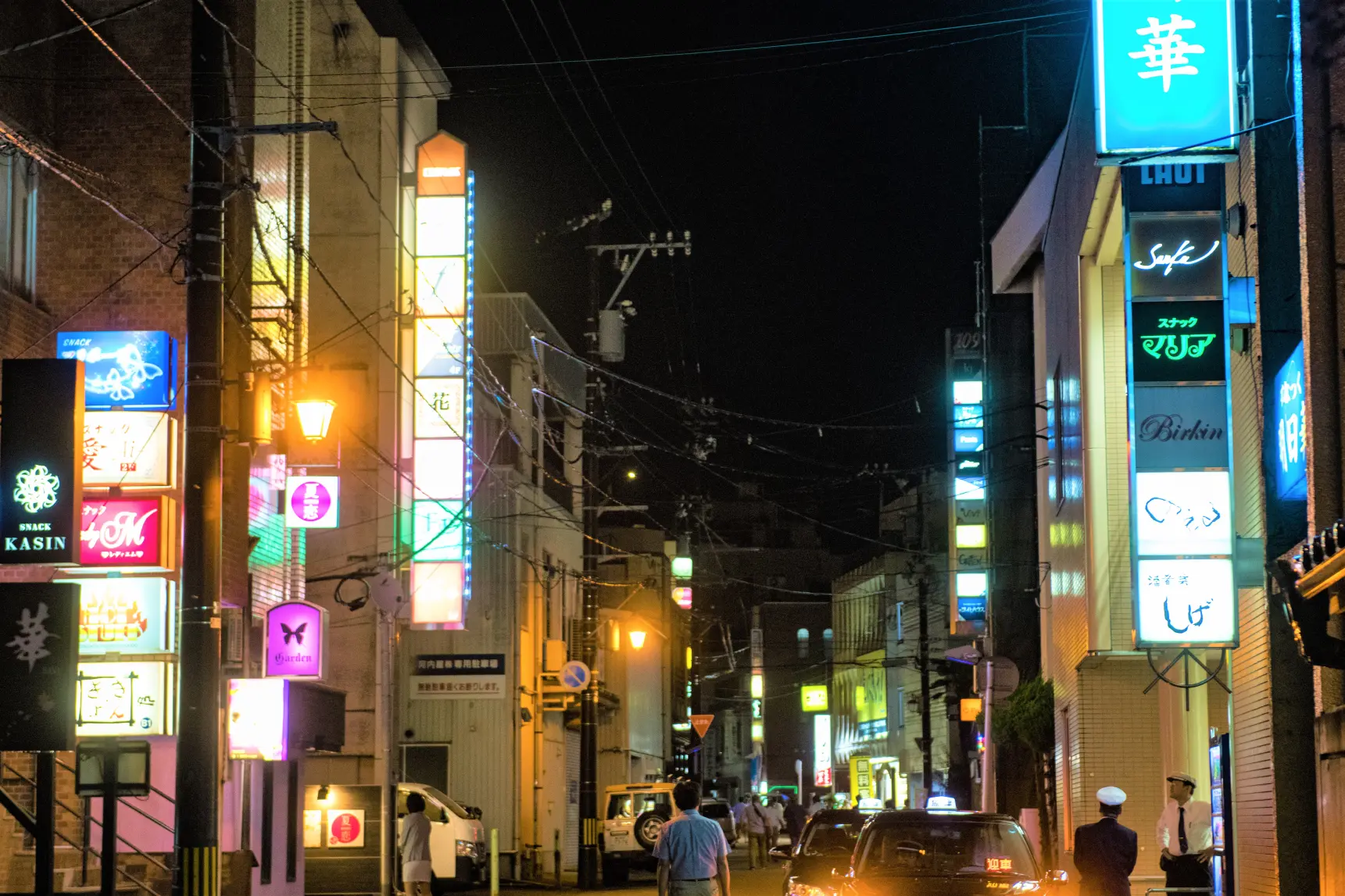たくさんのお店が立ち並ぶ