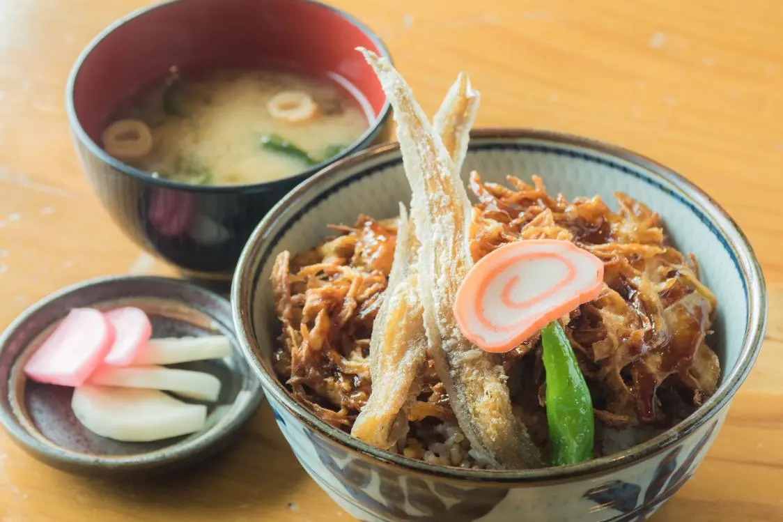 富山の海の幸を使ったみくり丼